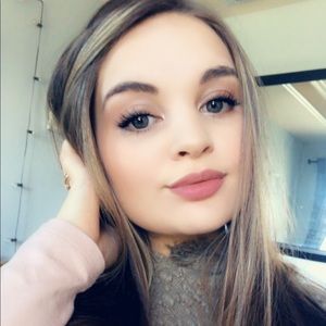 Meet Kiley your Poshmark closet owner ♥️